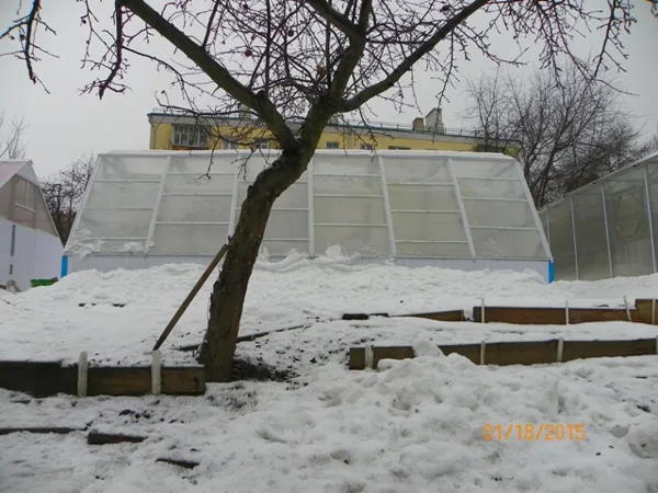 Вид с крыльца дома.