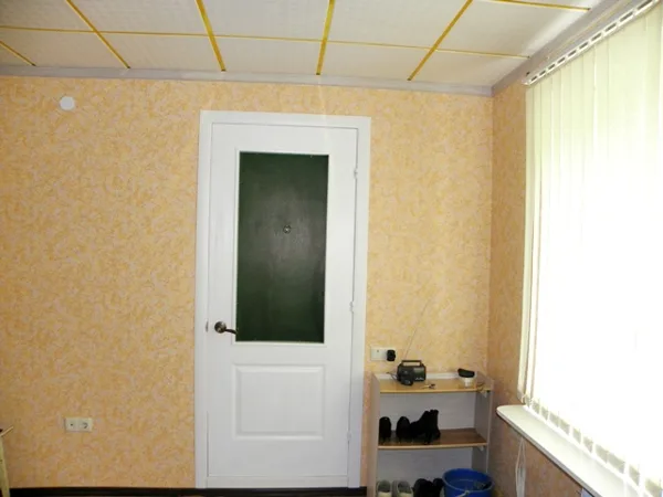 Дверь, выход в прихожую