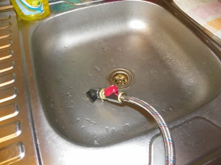 Отдельный вывод для холодной воды.