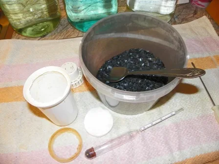 Угольный фильтр из дохлого картриджа.